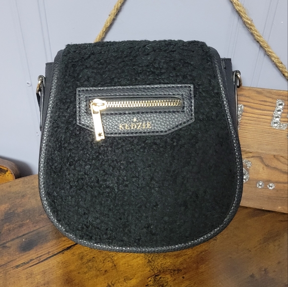 NWT Kedzie black plush veagan leather/faux shearling crossbod - Picture 4 of 15